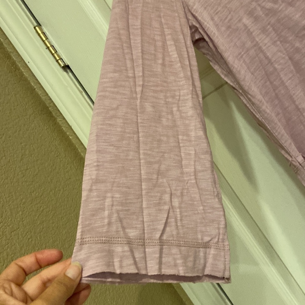 Light purplish-pink Seven 3/4 sleeve women’s v-neck shirt medium. NWT - Picture 2 of 6